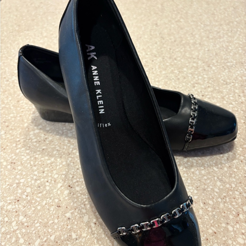 Anne Klein Black Chain Detail Flats